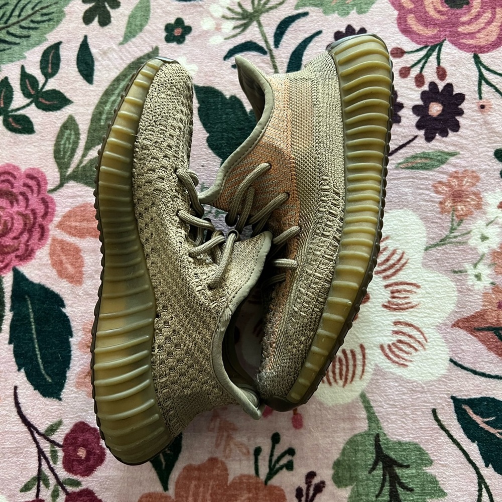 YEEZY BOOST 350 V2